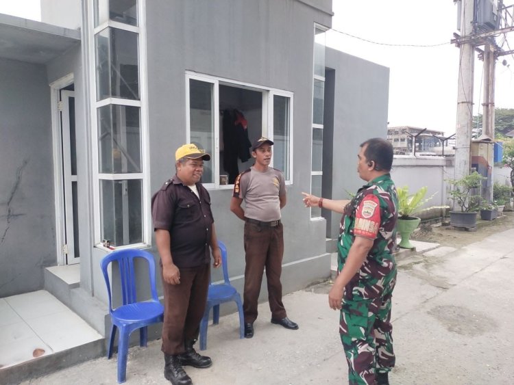 Tingkatkan Keamanan, Babinsa Kodim 0301/Pbr Gelar Silaturahmi dengan Security