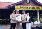 Bawaslu Pekanbaru Serahkan Piagam Penghargaan Atas Kinerja Polresta Sukseskan Pilkada Serentak Tahun 2024
