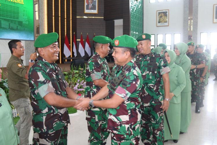 Kasdim 0301/Pbr Hadiri Upacara Kenaikan Pangkat Perwira Korem 031/WB