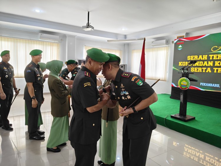 Dandim 0301/Pekanbaru Hadiri Sertijab Letkol Arm Herman Santoso Sebagai Dandim 0320/Dumai