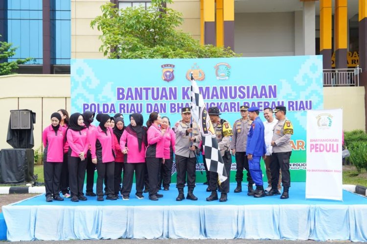 Polda Riau Kirim 6 Truk Bantuan Misi Kemanusiaan di Aceh-Sumut-Sumbar