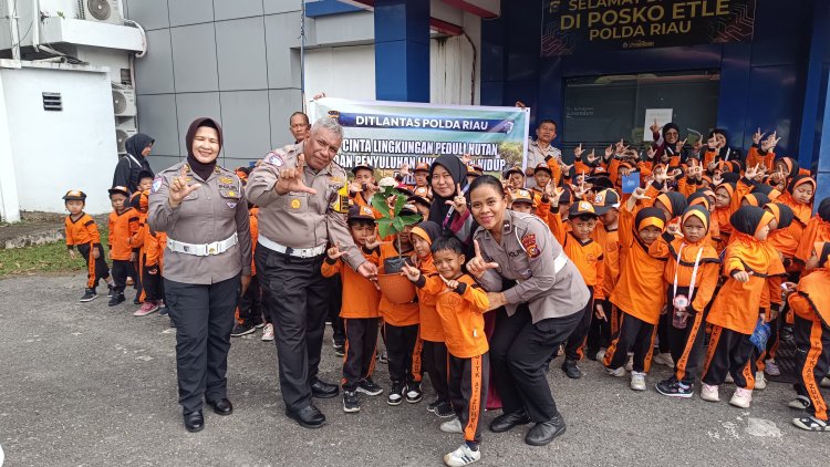 Tanamkan Kesadaran Tertib Lalu Lintas Sejak Dini, Ditlantas Polda Riau Gelar Polisi Sahabat Anak dan Green Policing