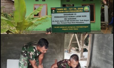 Sentuhan TNI Hadirkan Senyum Ibu Sarianis di Penghujung Pembangunan Rumahnya
