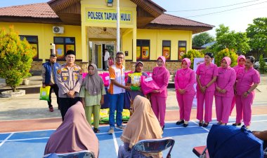 Bhanyangkari Peduli: Polsek Tapung Hulu dan Insan Pers Salurkan 24 Paket Sembako untuk Warga