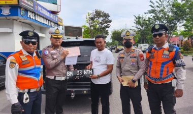 Ditlantas Polda Riau Tertibkan TNKB Tidak Sesuai Spesifikasi, Puluhan Pelanggar Ditindak*