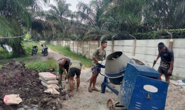 Pengecoran Pondasi Jembatan Garuda Armco Jadi Wujud Kemanunggalan TNI dan Rakyat