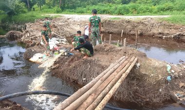 Kodim 0301/Pekanbaru Bersama Masyarakat Siapkan Lokasi Pengecoran Pondasi Jembatan