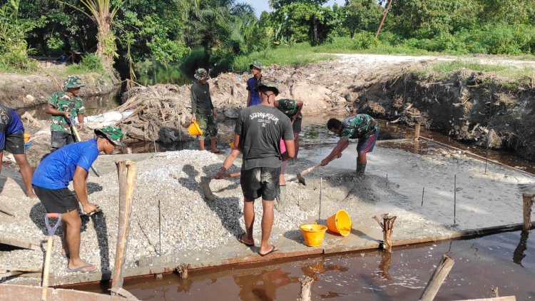 Pembangunan Jembatan Garuda Armco di Jalan Fajar Terus Berjalan, TNI dan Warga Bahu Membahu